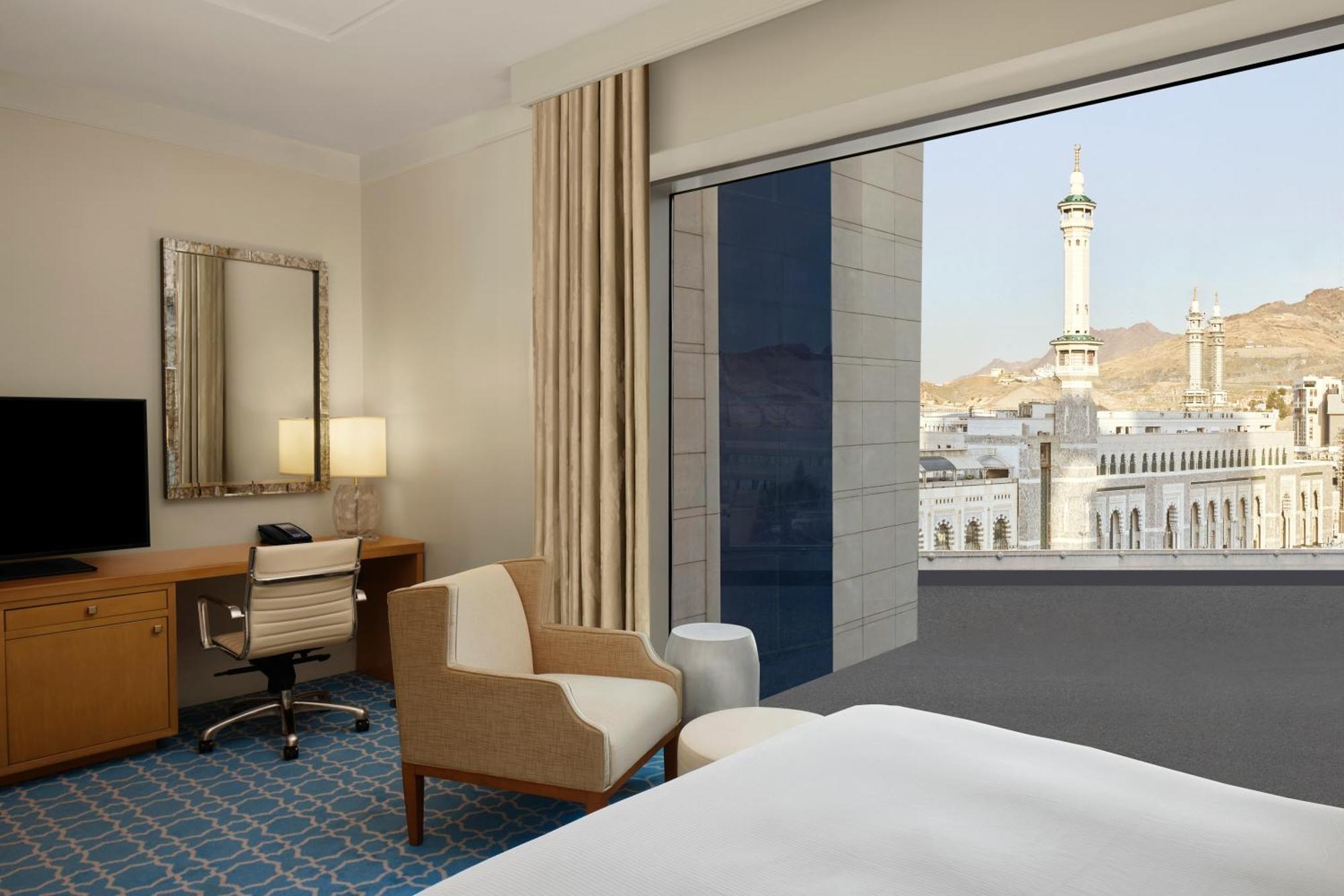 Hilton Hotel & Convention Jabal Omar Makkah Mecca Ngoại thất bức ảnh A view of the Sana'a skyline from a room at the Ritz-Carlton Riyadh
