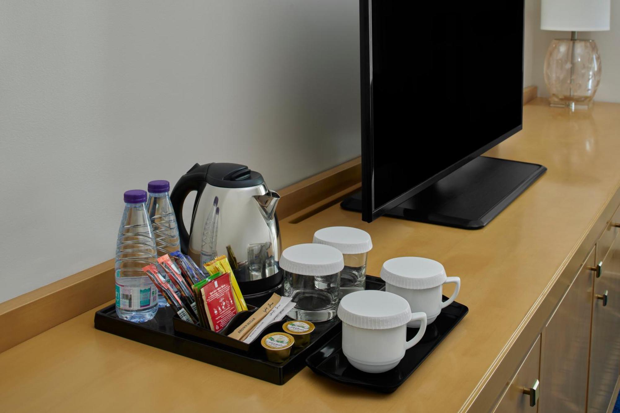 Hilton Hotel & Convention Jabal Omar Makkah Mecca Ngoại thất bức ảnh Room service tray