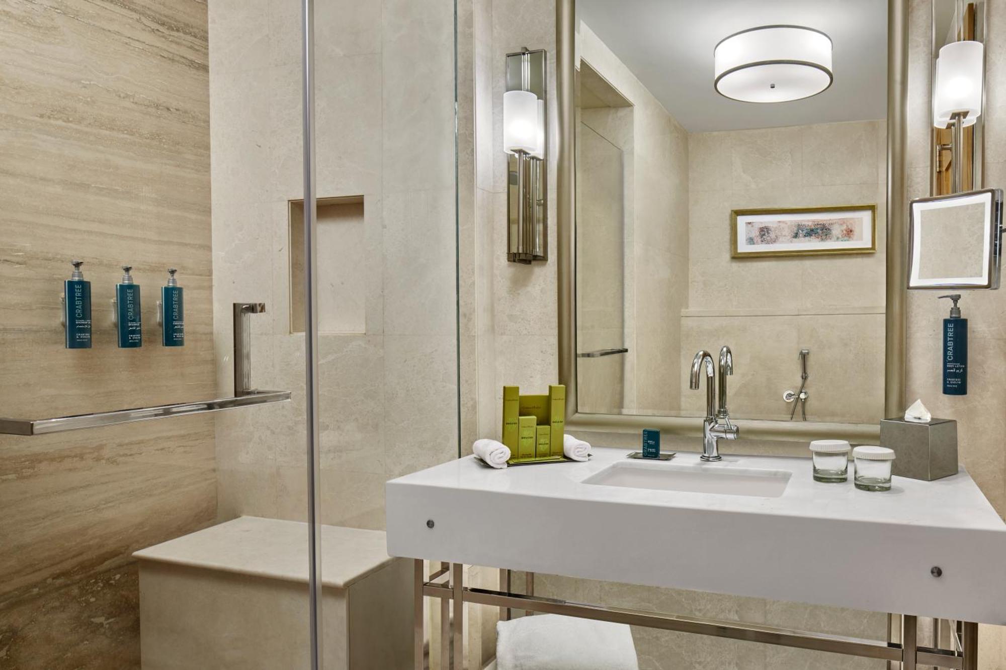 Hilton Hotel & Convention Jabal Omar Makkah Mecca Ngoại thất bức ảnh A bathroom at the hotel